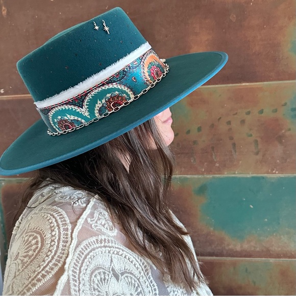 Gambler Capricorn Hat - Picture 2 of 6